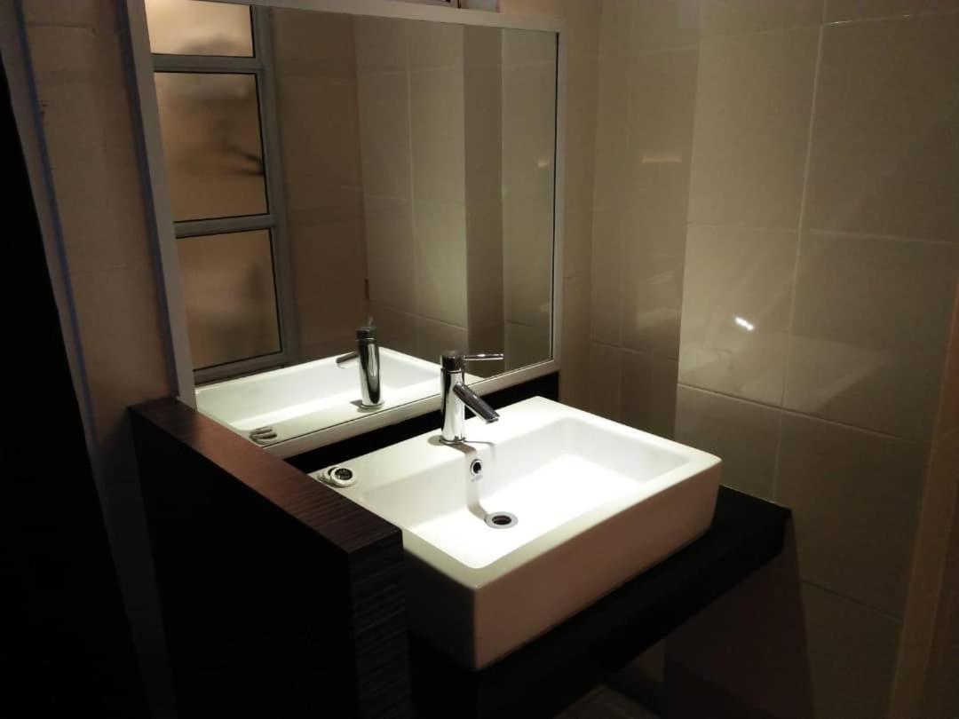 4Orty Inn Bintulu Buitenkant foto